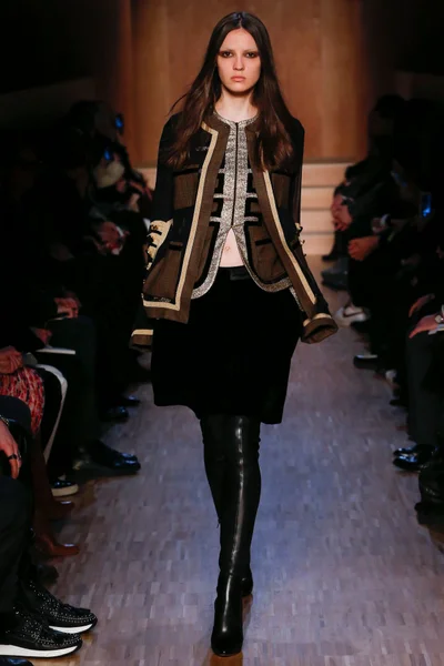 Look 27